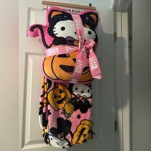 NWT Hello Kitty Halloween Blanket with Pillow